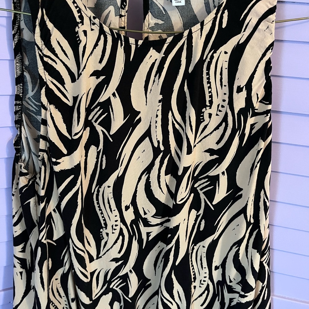 Evereve Black and Cream Abstract Brushstroke Sleeveless Top